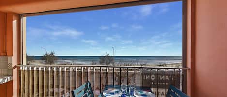 屋外ダイニングエリア