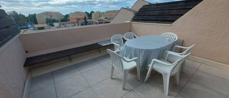 屋外ダイニングエリア