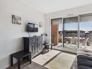 Unclassified image, 5 of 12, button