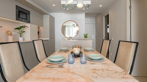 Dining - Chic Palamós Seafront Apartment (Palamós)