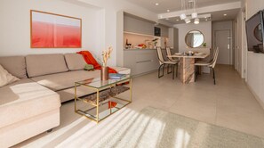 TV - Chic Palamós Seafront Apartment (Palamós)