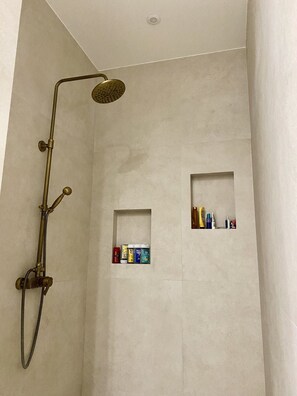 Dusche, Handtücher, Seife, Shampoo