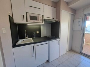 Refrigerador, microondas, parrilla de estufa y lavavajillas 