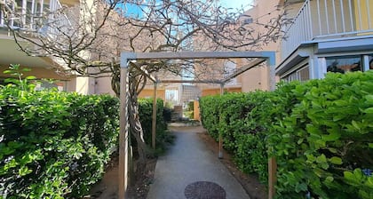 Appartement au bord de mer avec loggia, parking privé, animaux admis et équipements complets