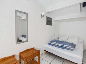 1 bedroom - Beachside apartment with pool, sleeps 6, nearby attractions (Marseillan-Plage)