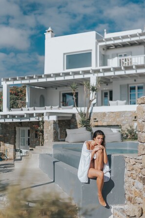 Outdoor pool - MyMykonos Villa II beachhouse (greece)