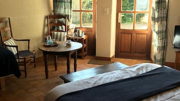 1 bedroom, bed sheets