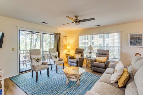 Apartment (2 Bedrooms) | Interior - Condo w/ Golf Course Views < 1 Mi to Sunset Beach! (Sunset Beach)