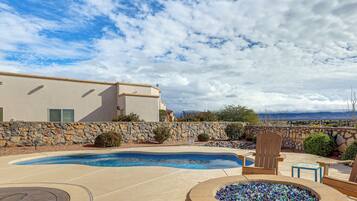 House (4 Bedrooms) | Front of property