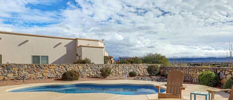 House (4 Bedrooms) | Front of property