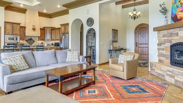 House (4 Bedrooms) | Interior