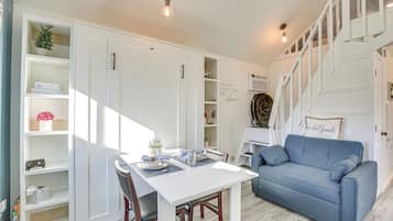 Apartment (0 Bedroom) | Interior