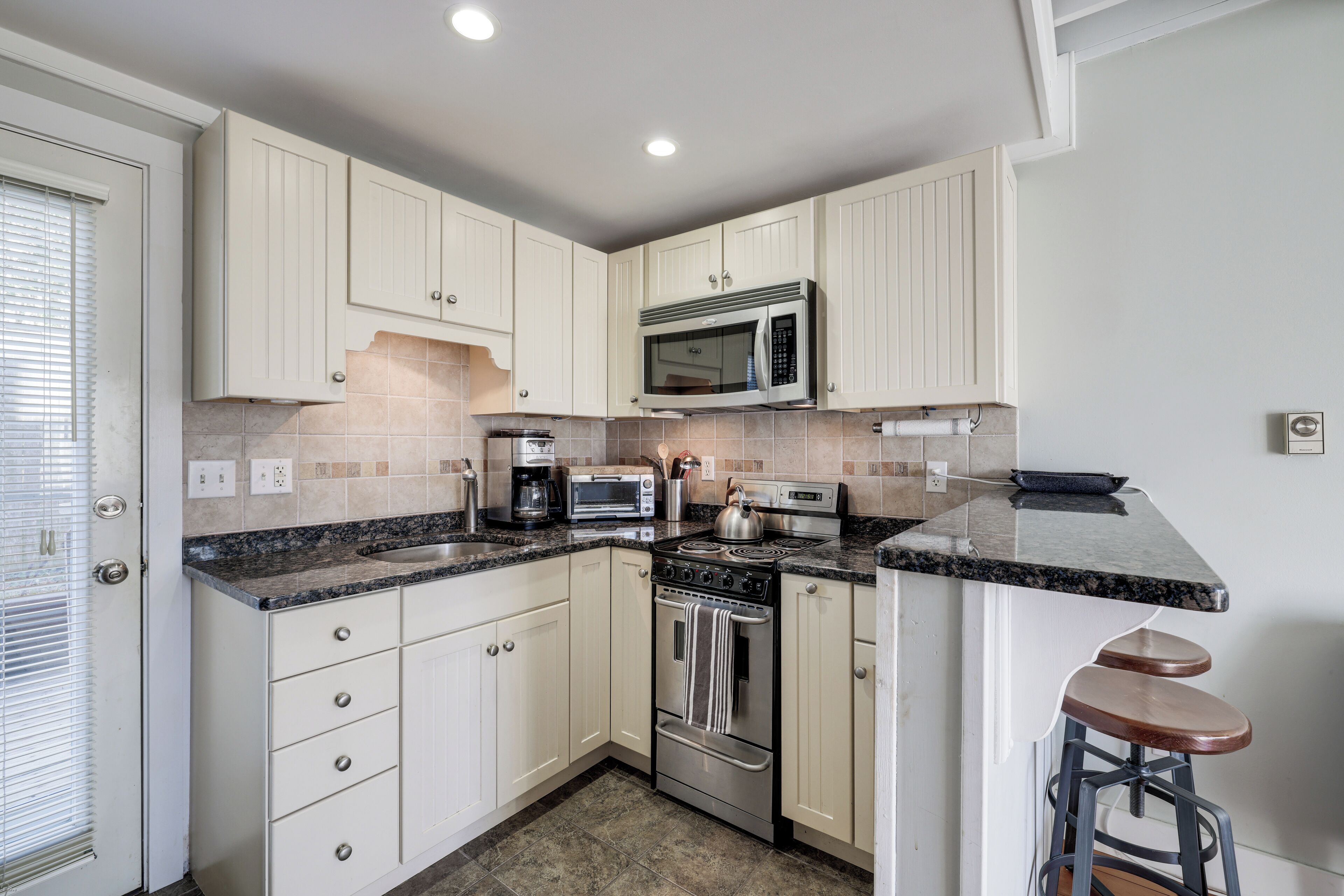 المنشأة من الداخل