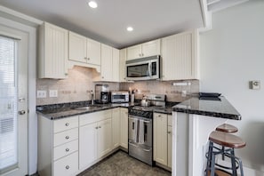 Apartment (1 Bedroom) | Interior - Walk to Beach: Charming Condo in Provincetown! (Provincetown)