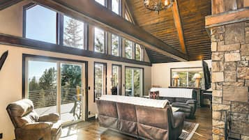 Talo (4 Bedrooms) | Sisätilat