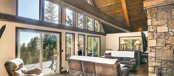 Wyoming Cabin w/ Hot Tub & Mountain-view Deck