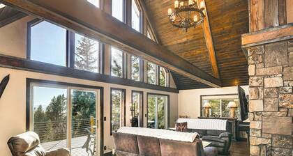 Wyoming Cabin w/ Hot Tub & Mountain-view Deck