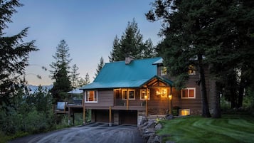 House (4 Bedrooms) | Front of property