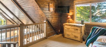 Wyoming Cabin w/ Hot Tub & Mountain-view Deck