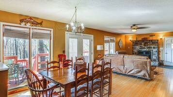 House (3 Bedrooms) | Interior