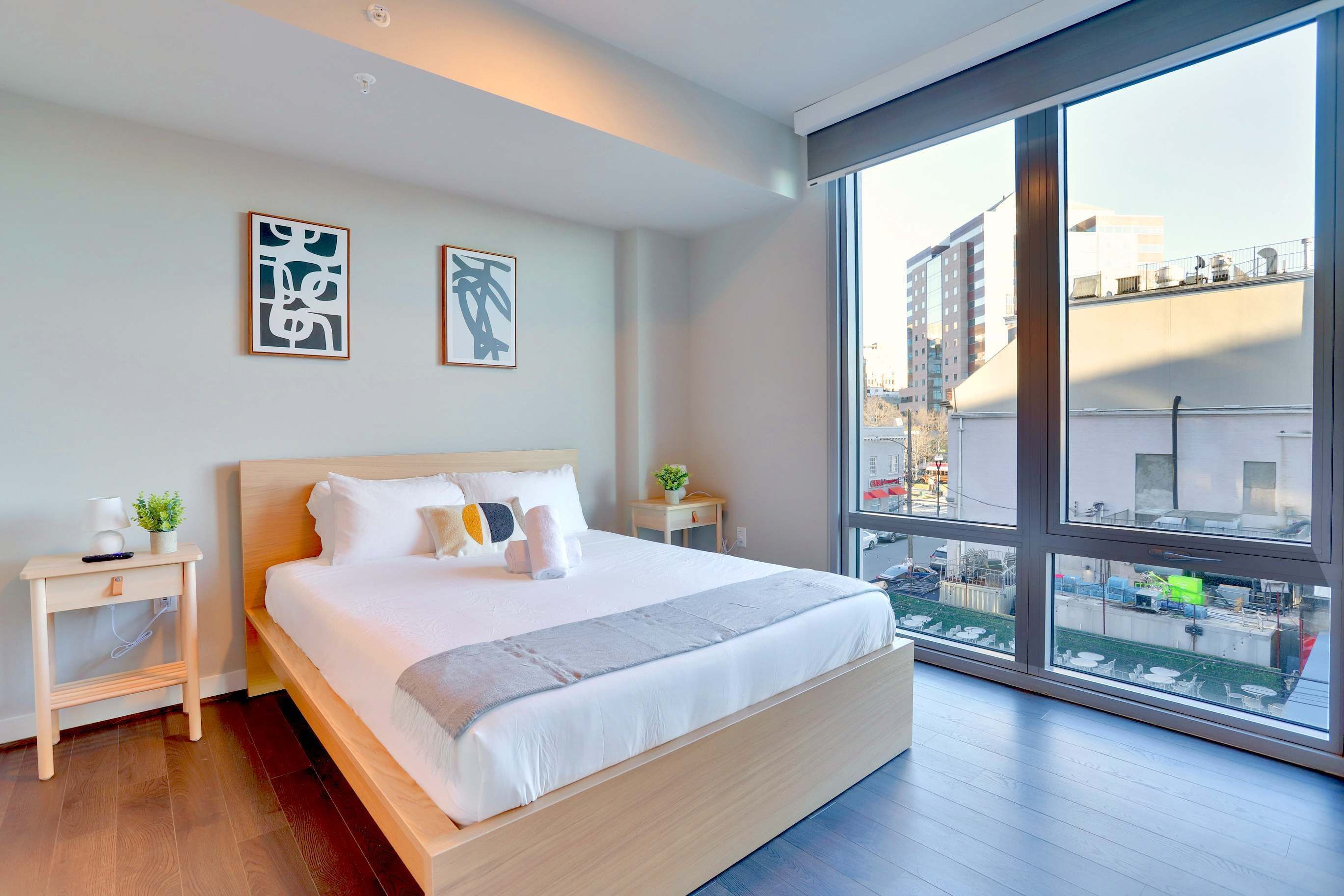 2 室のベッドルーム、デスク、アイロン / アイロン台、WiFi