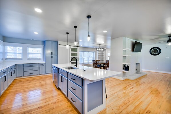 Paper towels - Spacious Ahoskie Vacation Home - Pets Welcome! (Ahoskie)