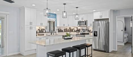 House (3 Bedrooms) | Interior