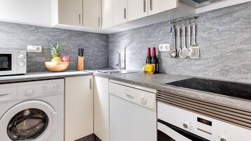 Réfrigérateur, micro-ondes, four, lave-vaisselle