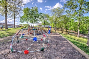 Apartment (2 Bedrooms) | Interior - Village of Four Seasons Lake Condo w/ Pool Access! (Lake Ozark)