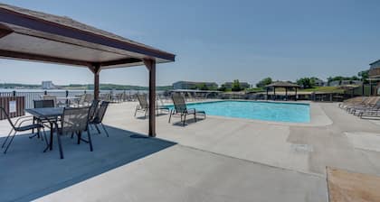 Village of Four Seasons Lake Condo w/ Pool Access!