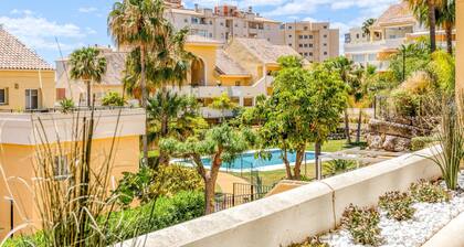 Cozy 1-Bed Apartment with Pool in Estepona, Near Marina and Beach