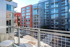 المنطقة المحيطة بالمنشأة