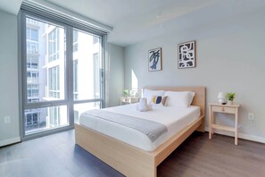 2 室のベッドルーム、デスク、アイロン / アイロン台、WiFi