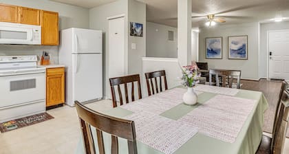 9 Mi to Downtown Indianapolis: Quiet Home w/ Yard