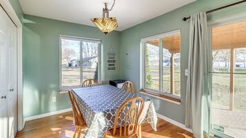 Cottage (2 Bedrooms) | Interior