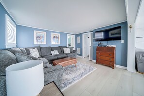 Interior - Waterfront Chautauqua Lake Home w/ Stunning Views (Jamestown)