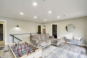 House (6 Bedrooms) | Interior