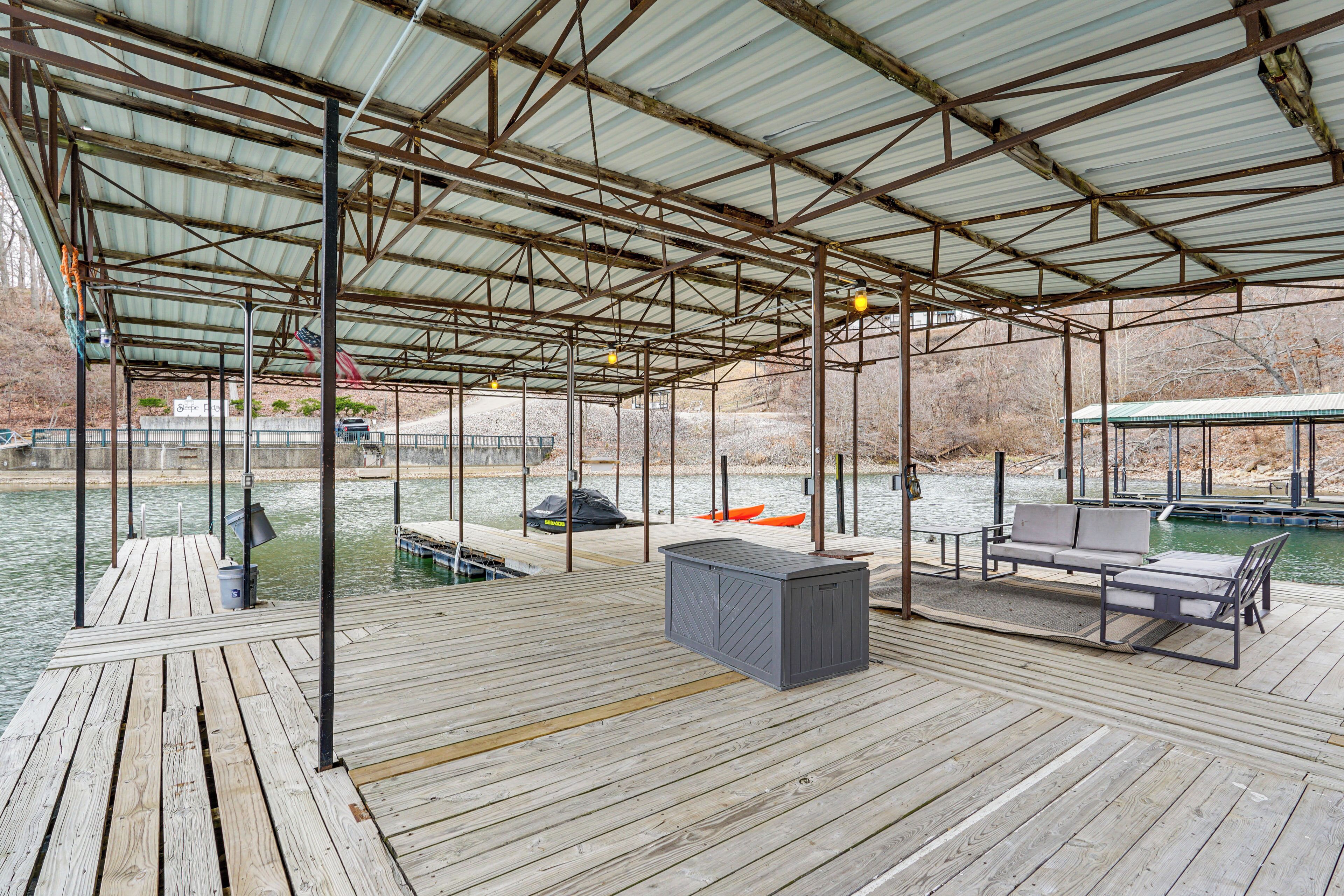 House (6 Bedrooms) | Interior