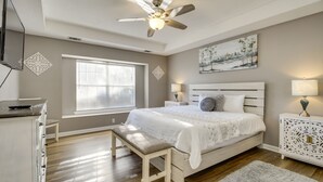 อพาร์ทเมนท์ (3 Bedrooms) | 3 ห้องนอน, เตารีด/โต๊ะรีดผ้า, ผ้าปูที่นอน