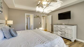 Apartment (3 Bedrooms) | 3 bedrooms, iron/ironing board, bed sheets