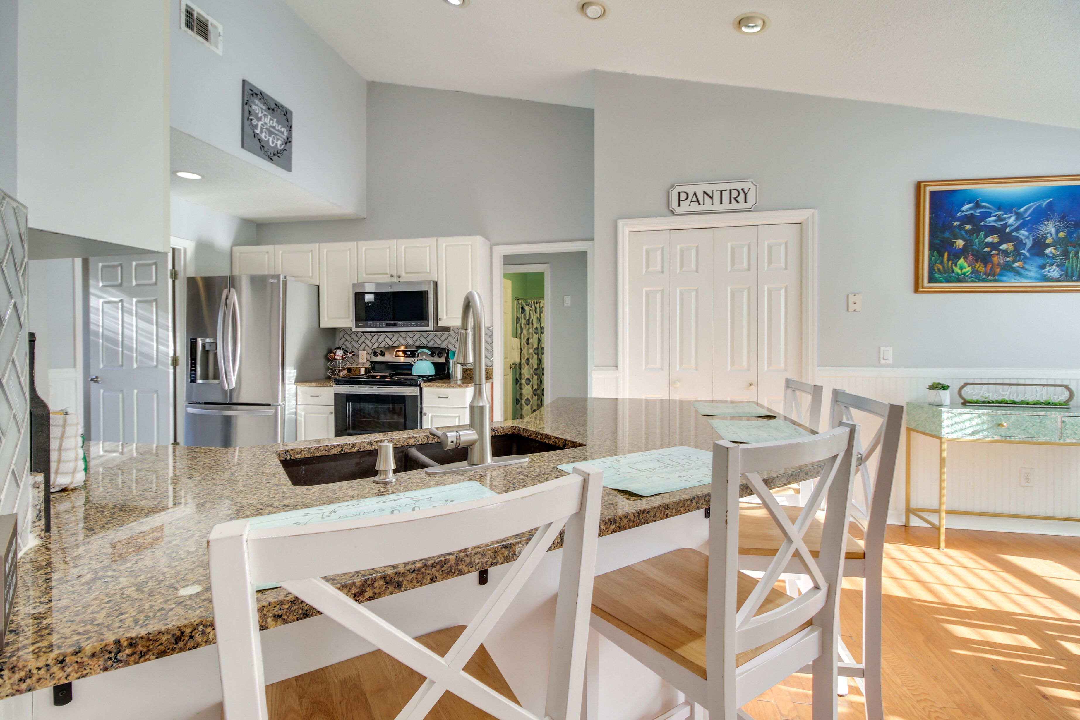 Apartment (3 Bedrooms) | Private kitchen | Microwave, oven, stovetop, dishwasher