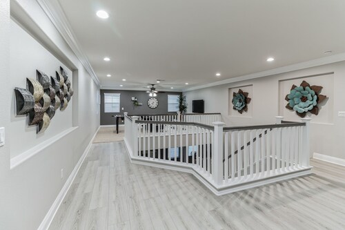 5br/3ba Home - King Beds - Fast Wifi 5 Bedroom Home by RedAwning