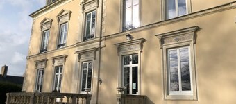 19th Century Chateau with Spacious Rooms, Private Bathrooms, Breakfast & Wifi in 2-Hectare Park