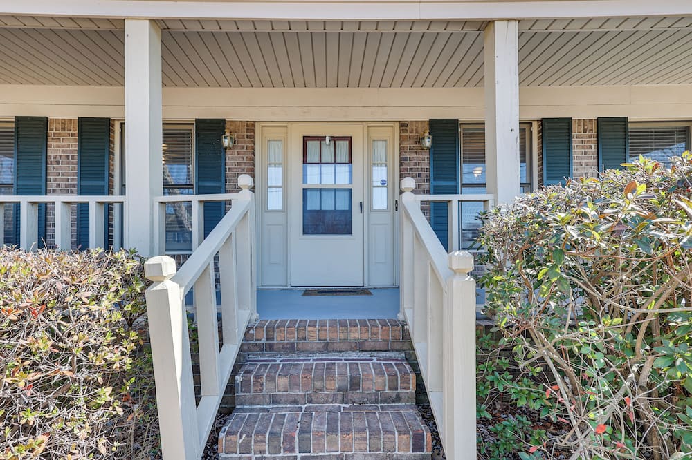 Lovely Decatur Home w/ Yard ~ 6 Mi to Town! - Wheeler Lake