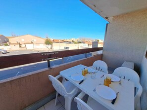 屋外ダイニングエリア