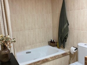 Hair dryer, towels - Cozy 2-Bedroom Apartment with Sofa Bed Near Jaca - Sleeps 6 (Jaca)
