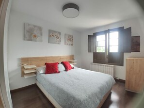 2 bedrooms - Cozy 2-Bedroom Apartment with Sofa Bed Near Jaca - Sleeps 6 (Jaca)