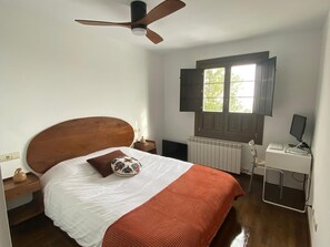 2 bedrooms - Cozy 2-Bedroom Apartment with Sofa Bed Near Jaca - Sleeps 6 (Jaca)