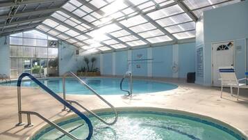 Condo, 3 Bedrooms | Kolam renang | Kolam renang tertutup, kolam renang terbuka