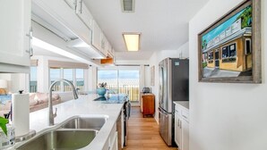 Condo, 3 Bedrooms | Private kitchen